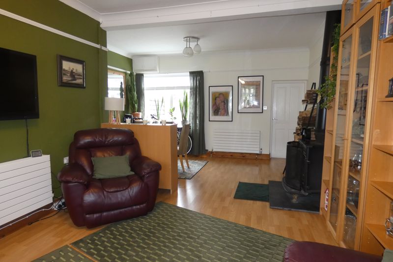 Lounge/Diner- click for photo gallery